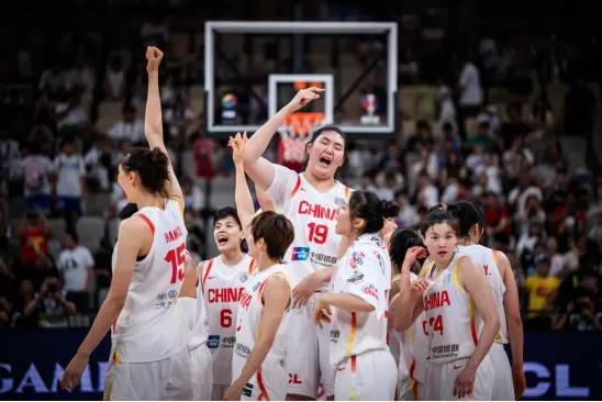 开云体育入口-第二节被打18-0，中国女篮半场11次失误，上场比赛全场仅9个